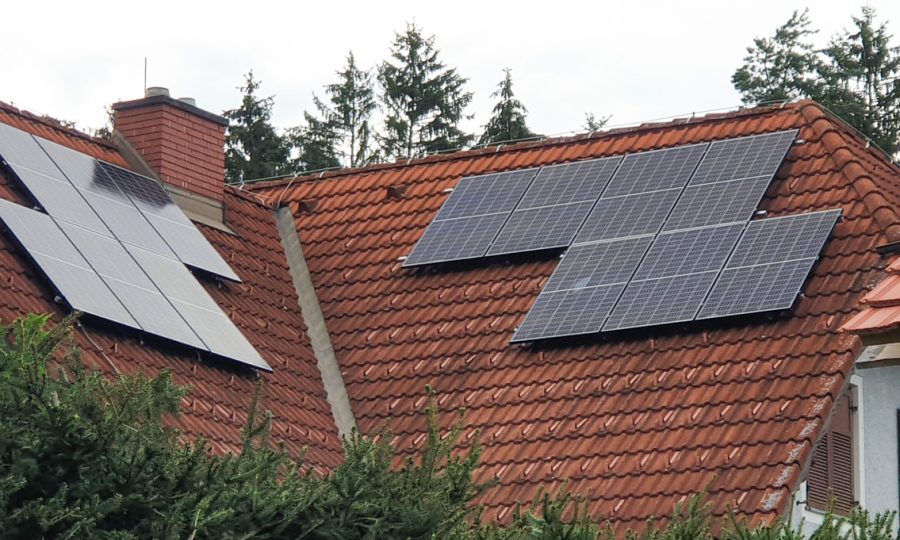 Hausdach mit Photovoltaikelementen